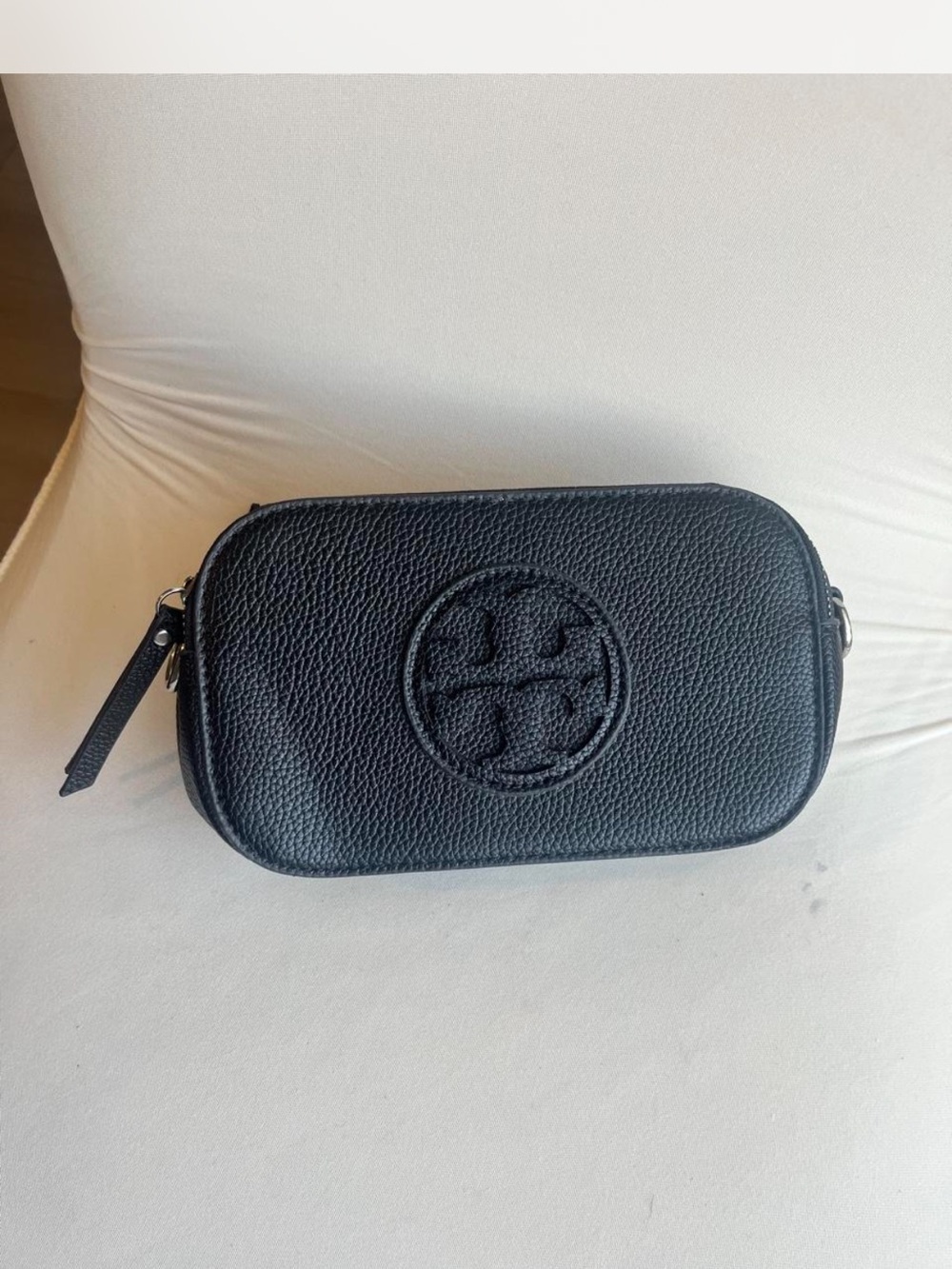 New Tory Burch Black Pebbled Leather Belt Bag with Logo Emblem missing trap